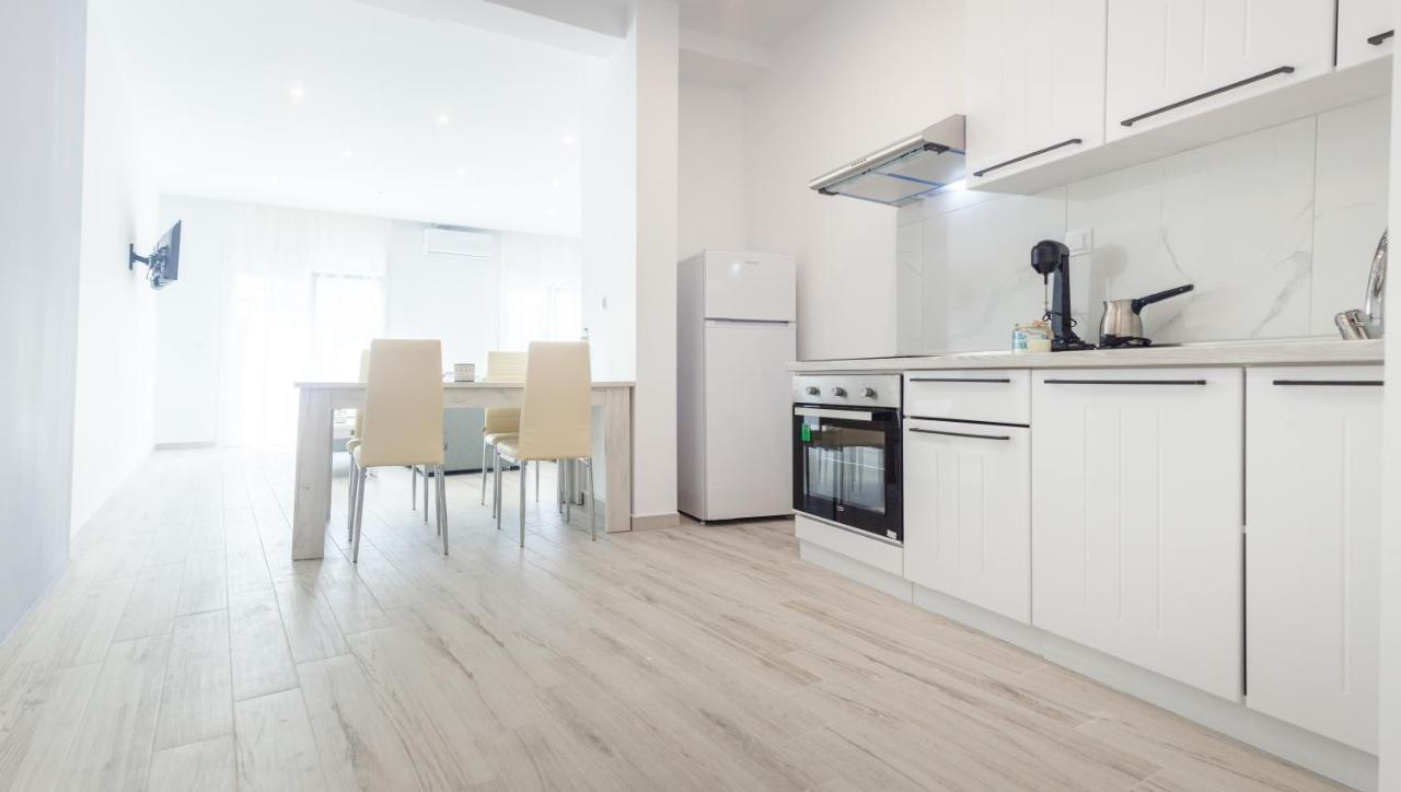 Diamanti Apartments Downtown Liménasz Kültér fotó